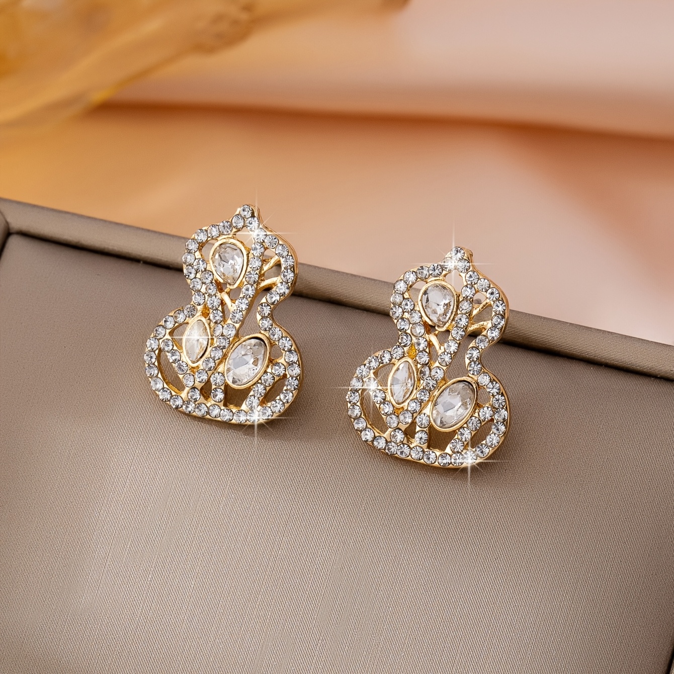 Women's Elegant Chinese-Style Gourd Stud Earrings